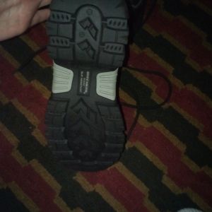 I have a pair of brand new Skechers women work boots size seven and a half memor